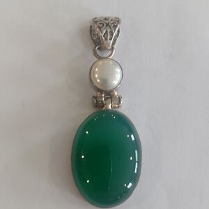NEW Elegant Silver and Green ONYX Pendant with Pearl